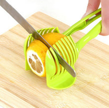 Load image into Gallery viewer, 1PC Plastic Green Manual Slicers Tomato Slicer Fruits Cutter Tomato Lemon Cutter Assistant Cooking Holder Kitchen Tool